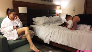 Уставшая от измен, она решает сама сесть на член