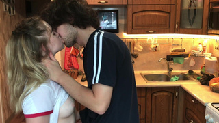 Футболка мокрая? Снимай быстрее – страсть не ждет!