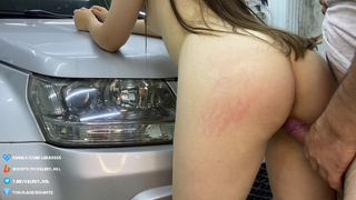 Жесткий разврат на капоте: как малярша отработала свой проеб