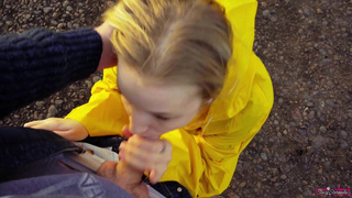 Встретил экс-девушку и трахнул ее в рот - откровенное уличное видео