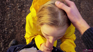 Встретил экс-девушку и трахнул ее в рот - откровенное уличное видео