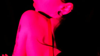 Горячий секс в розовом: страстные ласки и глубокий минет от Laruna и Mave