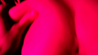 Горячий секс в розовом: страстные ласки и глубокий минет от Laruna и Mave