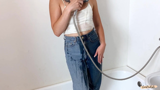 Секс в промокшей одежде: джинсовая страсть и мокрая эротика