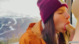 Горячий минет в подвесной кабинке: экстремальный отсос с горным пейзажем