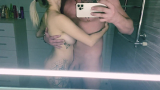 Homemade deep blowjob in the bathroom with cum on the face.mp4