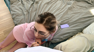 Шальная сестренка в откровенном видео – смотри и наслаждайся