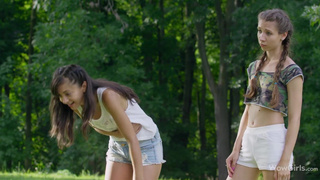 Дикие лесные утехи с Shrima, Stefanie и Elle в откровенном видео