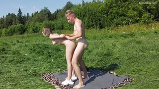 Страстная дичка готова к грубому сексу