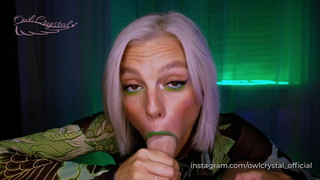 Зеленогубые страсти: сочная минета с крепким обхватом