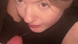 Angelica - [PH] - Sexy Angelica Congratulated Her Boyfriend on Valentine's Day in the Public Toilet of the Restaurant.mp4