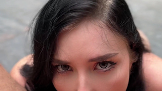 Жаркие ласки и мокрые тела: секс-взрыв возле тропического бассейна