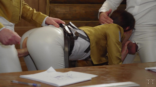 Горячий косплей на "Атаку Титанов" с развратным троичным финалом