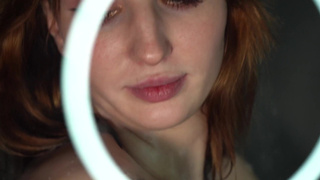 Горячее видео с Эммой Корти – мыльный массаж пышных форм