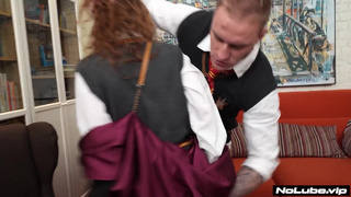 Молодая волшебница отдается по-звериному: анальный секс в позиции раком