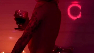 Запрещенный контент: сочные тела и дикие развлечения