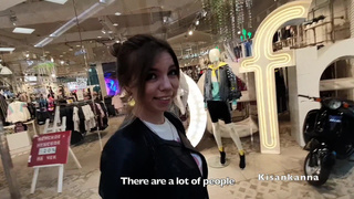 Горячая отсос в магазине — кончил в горло