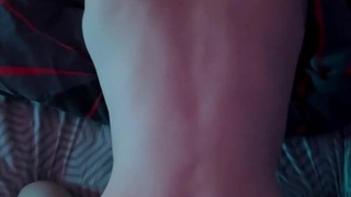 Музыкальная нимфа устроила дикий джэм между простынями